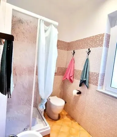 Bee Freeride Biker House