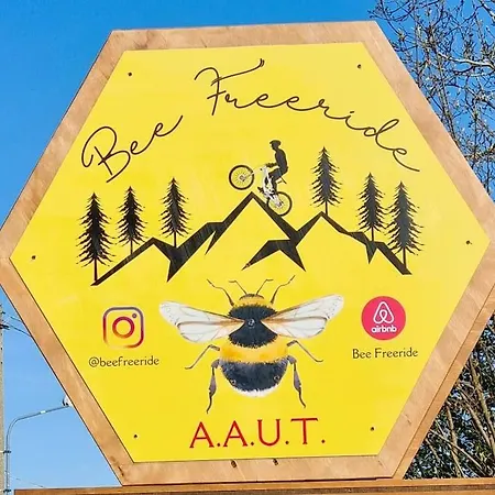 Apartment Bee Freeride Biker House