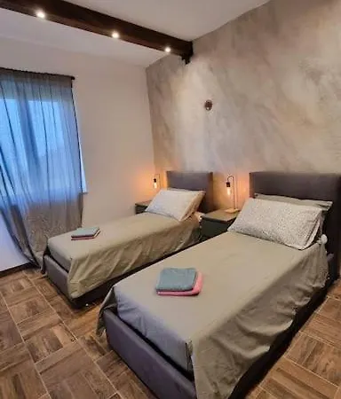 Apartment Bee Freeride Biker House *