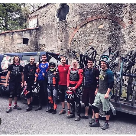 Apartment Bee Freeride Biker House *
