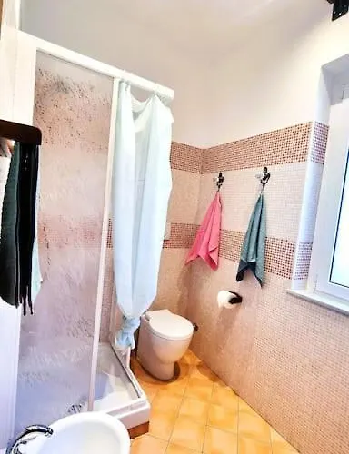 Bee Freeride Biker House