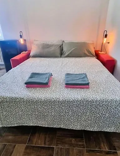 Bee Freeride Biker House