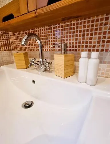 Bee Freeride Biker House