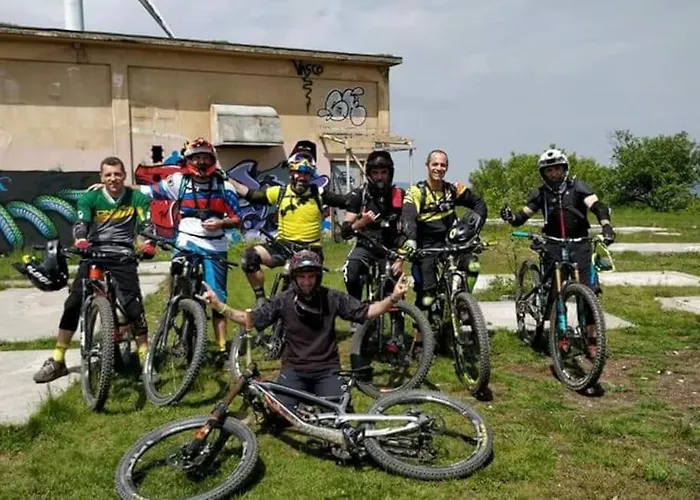 Bee Freeride Biker House